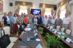 The Simferopol Rotary Club arranged a meeting with Simferopol city officials, the most prominent theme being the ‘handshake screen’ on both sides of the room. None of the Russian or U.S. participants that day could possibly go to war with one another!